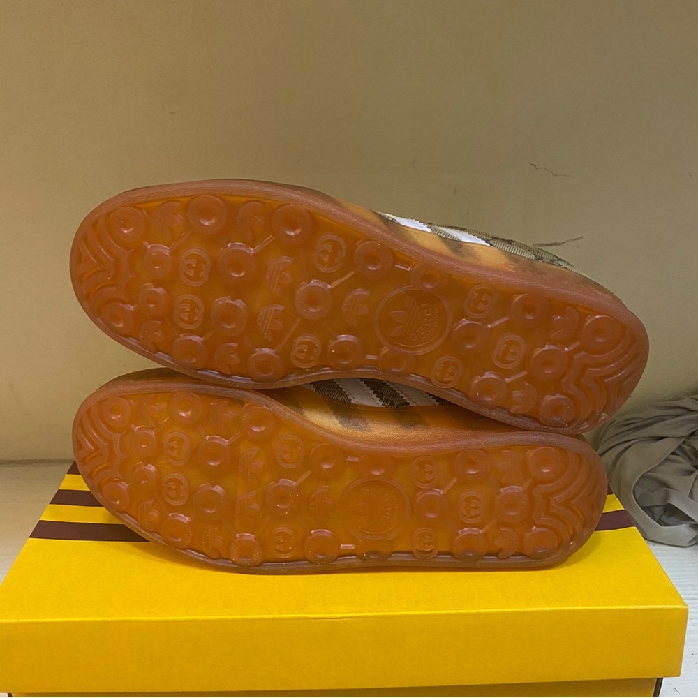 Gucci x Adidas Sneakers with Logo Pattern - Picture 4 of 5